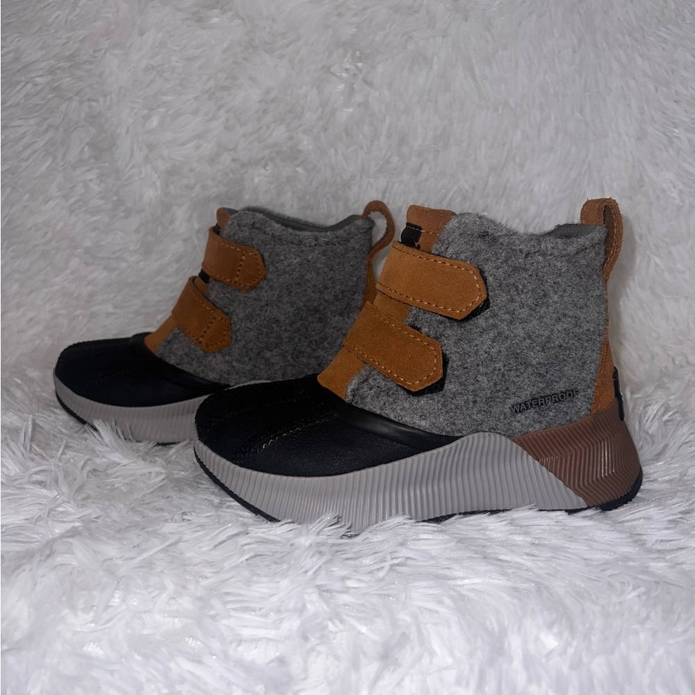 NWOT SOREL Kids’ Out N About Classic Boots